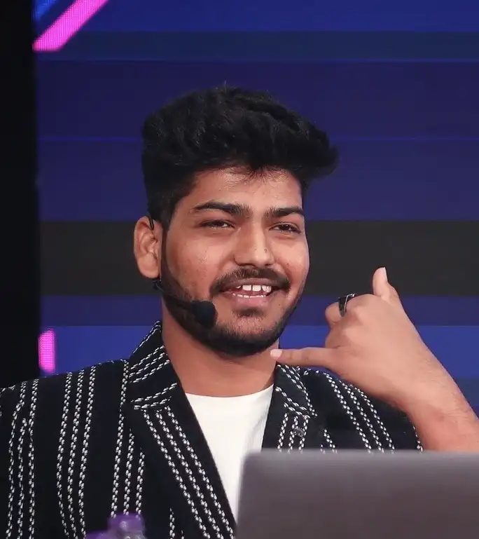 Nikhil Prajapati | Creative Director at Fooror Design Agency for Events